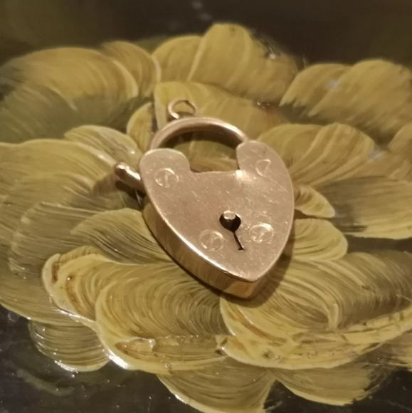Jewelry - Victorian 9ct  heart lock pendant